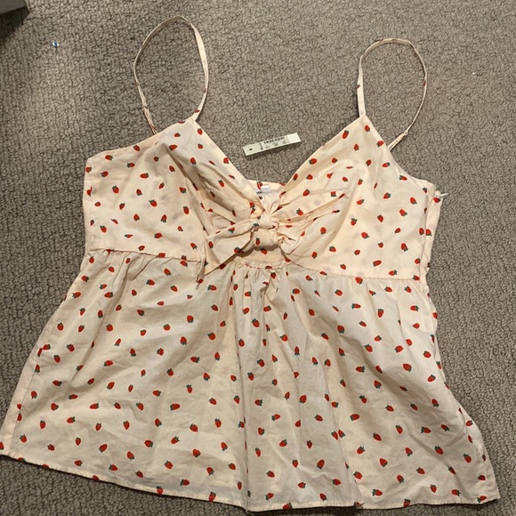 NWT Tie-Front Keyhole Cami Top in Fresh Strawberries - Picture 5 of 5